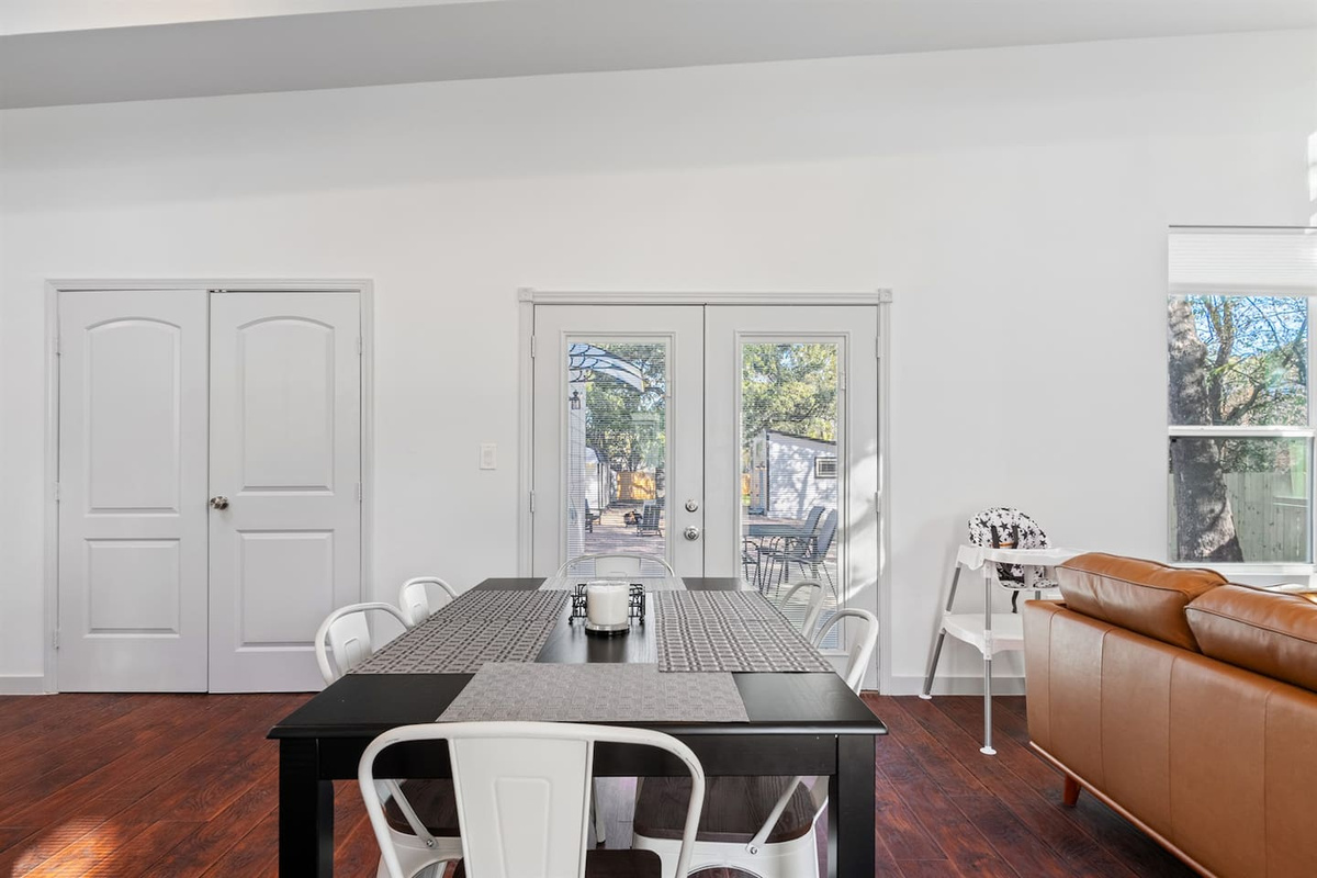 Middle Home: Gather Around in Style
