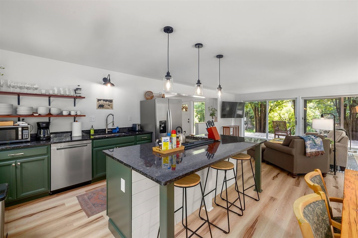 Large island for cooking & entertaining