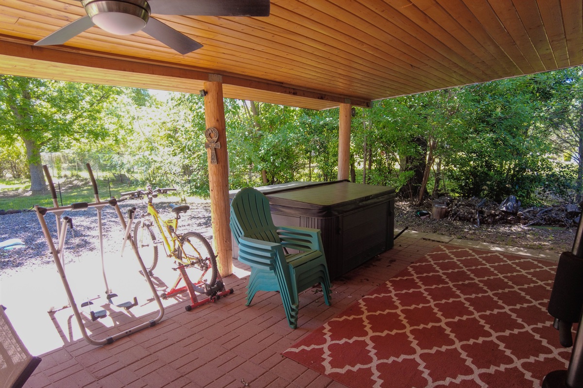 Hot Tub/Jacuzzi