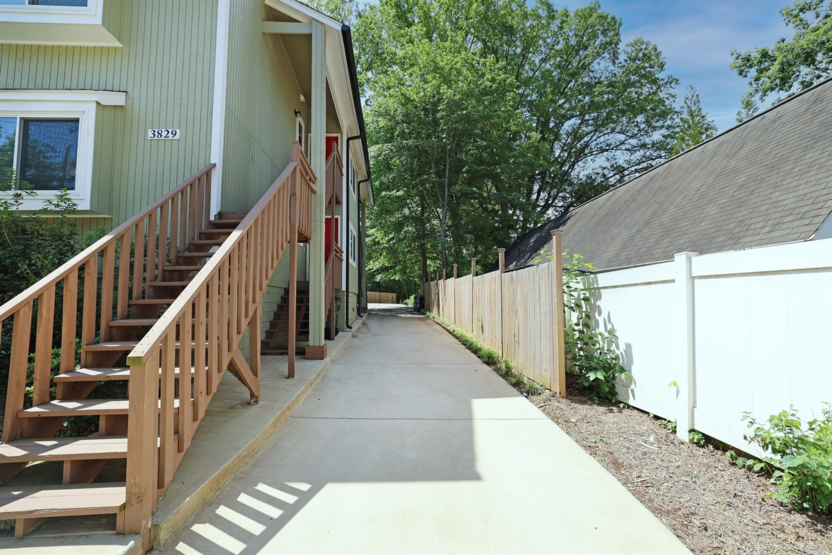 Driveway to rear parking lot