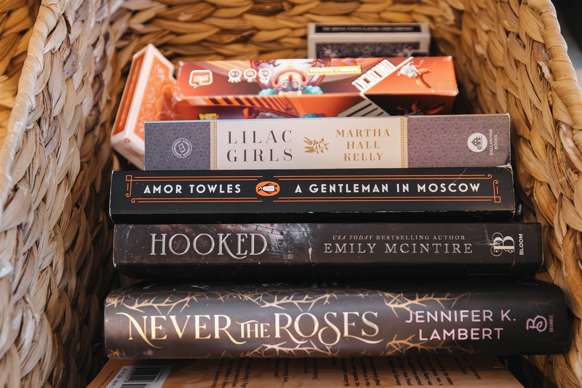 Curl up with a good book from our curated reading selection. Attiwood Ridge is designed for slow mornings, cozy evenings, and relaxing Pinetop stays for couples and families.