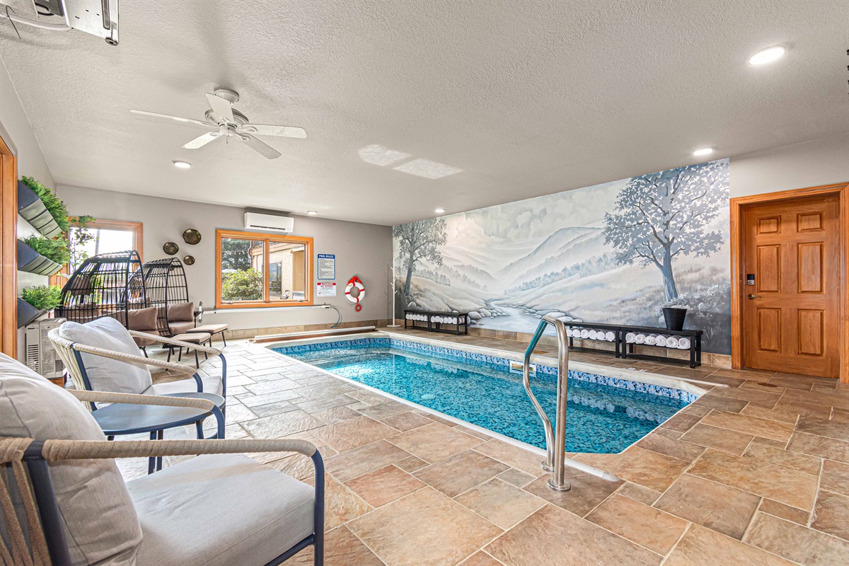 Swim beneath a hand-painted mountain mural in the indoor pool room—where sunlight pours through the windows and every dip feels serene and refreshing.🖌️💦⛰️