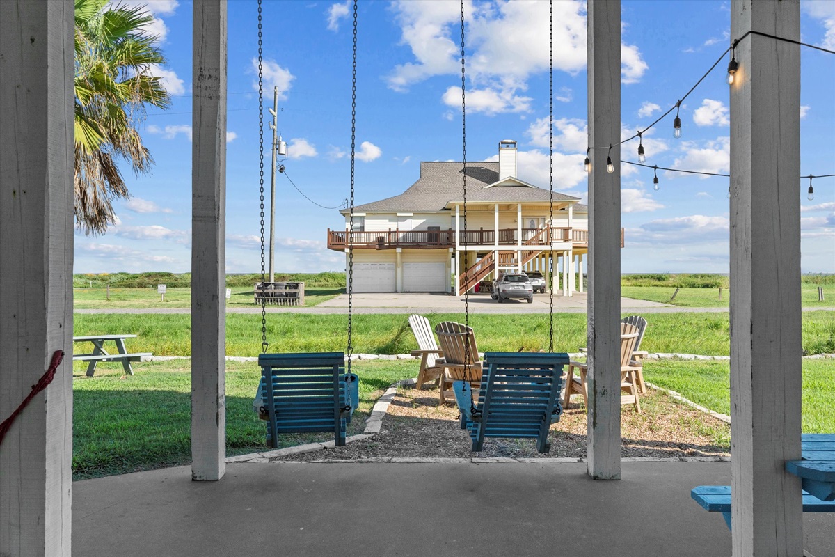 ee7d9b3facb548a6b46fdf8e5252b04c Large | Beachhouse | Texas | TX | Vacation Homes | Galveston | Crystal Beach | Kokomo | Breezy Days | Beachfront Elegance | Sunrise Serenity | Southern Sands Property Management, LLC