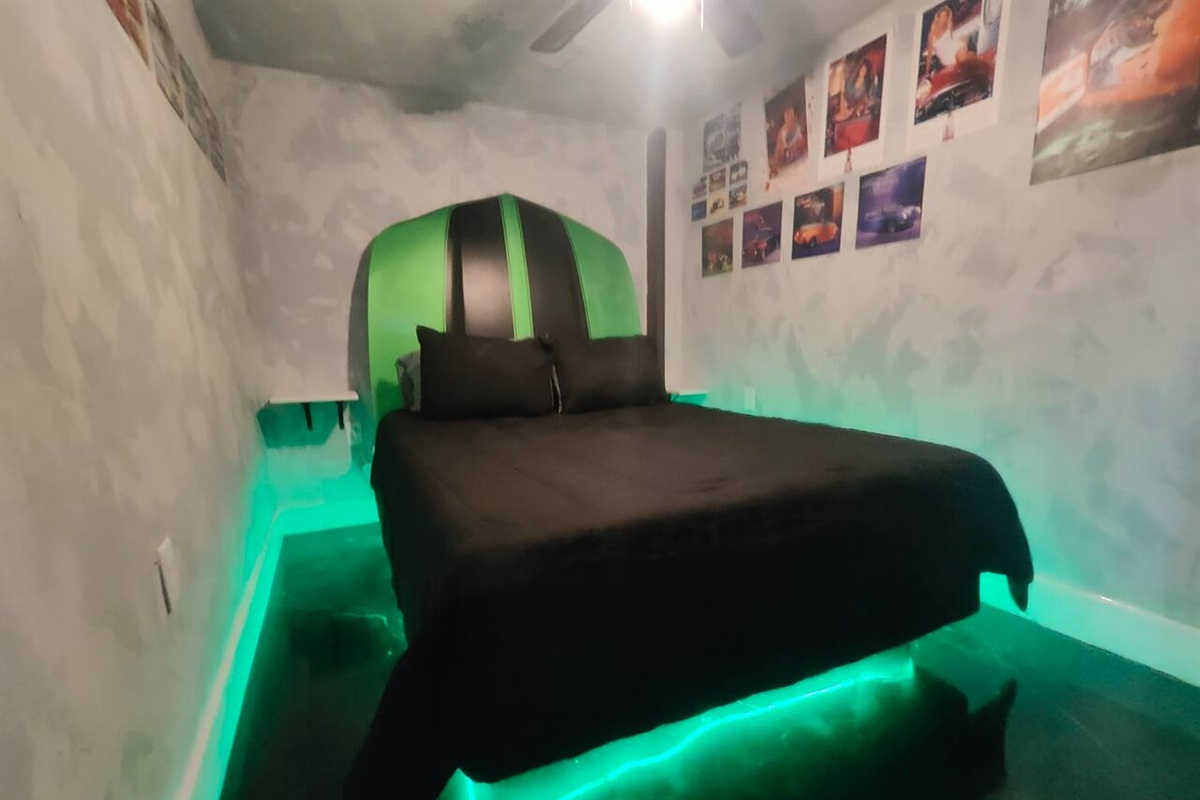 Downtown Chop Shop House with Huge Garage