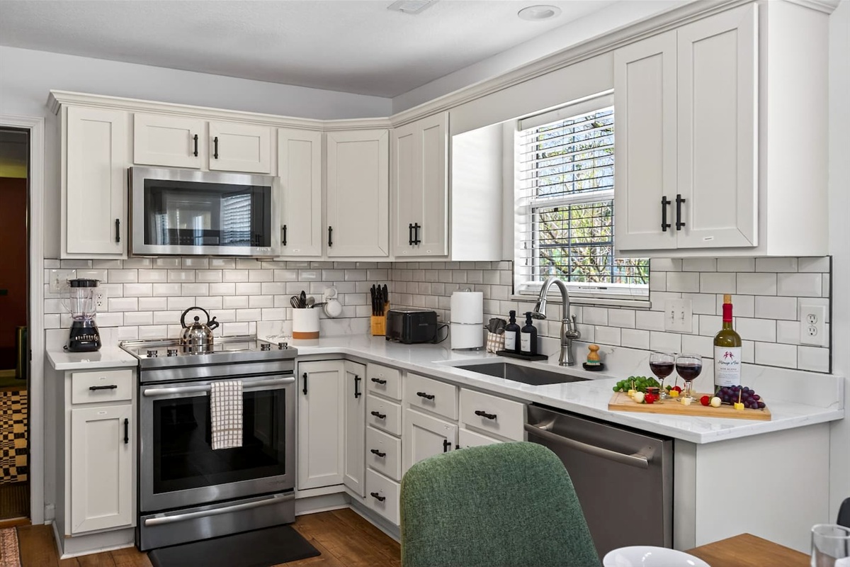 Kitchen is equipped with quality pots and pans, bakeware, utensils, basic spices and all you need for a long stay. We also have blender, toaster, even an instant pot!