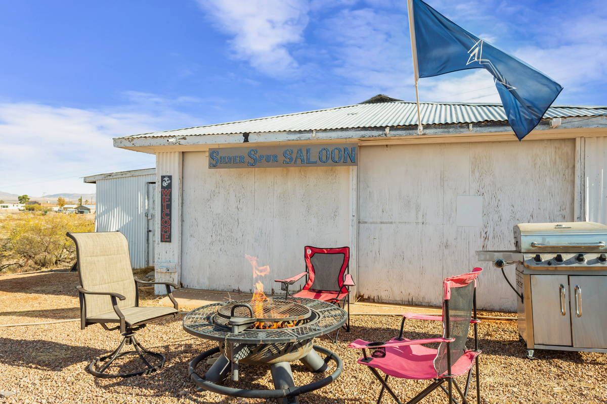 Gather around the shared fire pit for a memorable evening under the Arizona sky