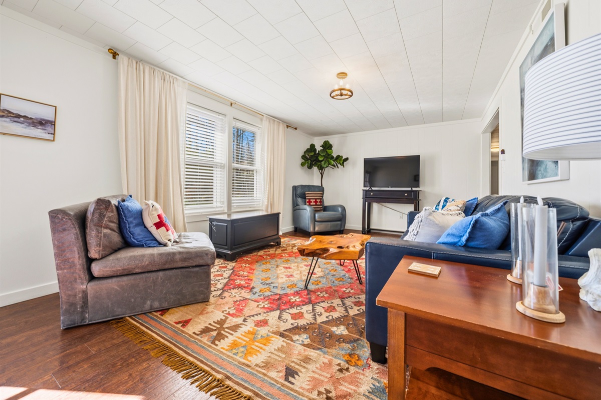 Take in another angle of the guest house living area that highlights the open flow and thoughtful design, ideal for spending time together.