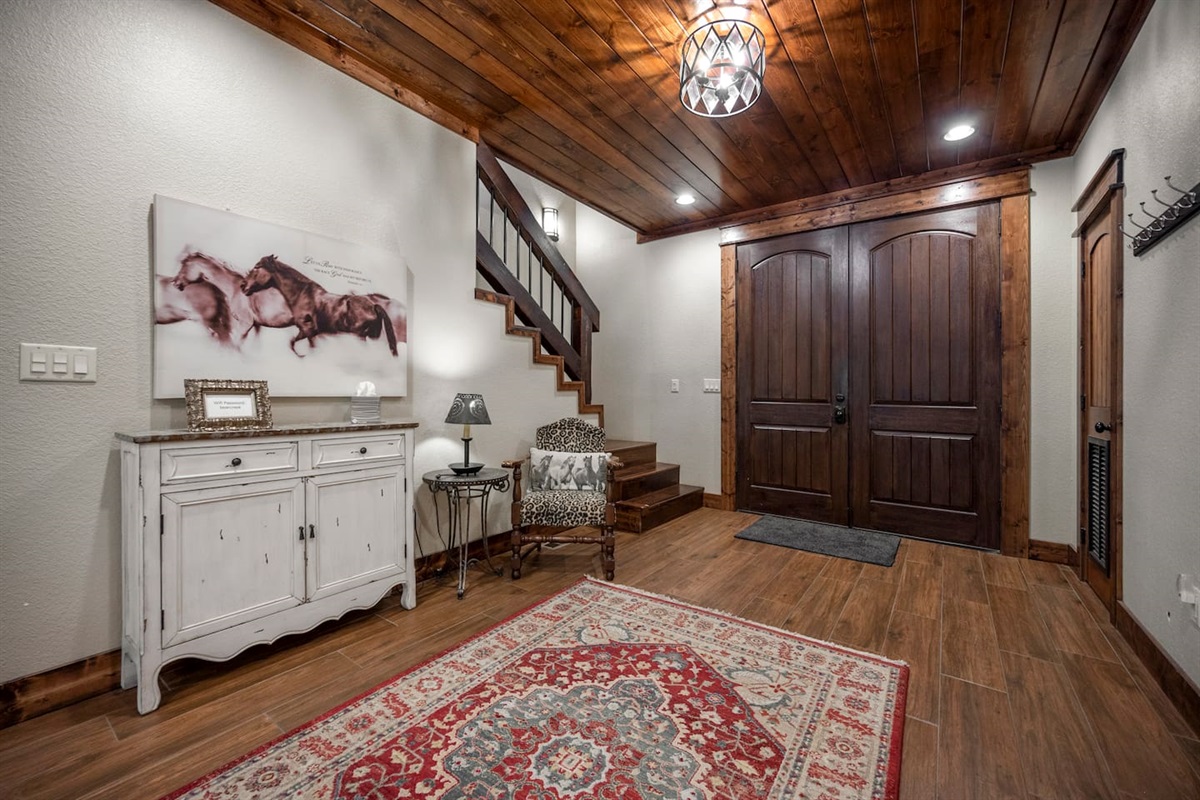 The entryway is tastefully furnished and invited guests to make themselves "at home"!