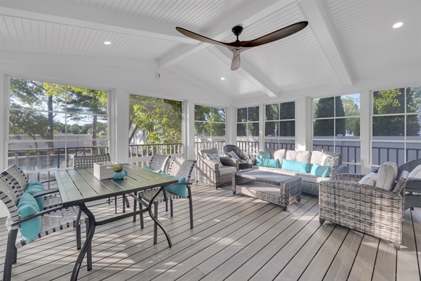 screened dining and lounge area