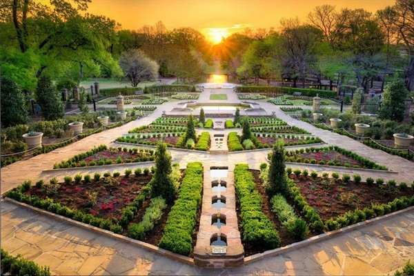 Visit the incredible Botanical Gardens