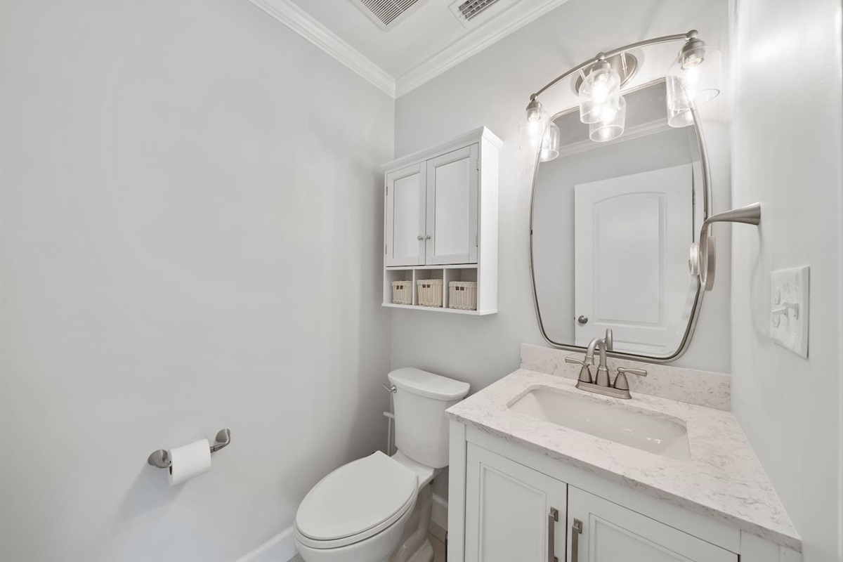 Half bathroom of Unit B.