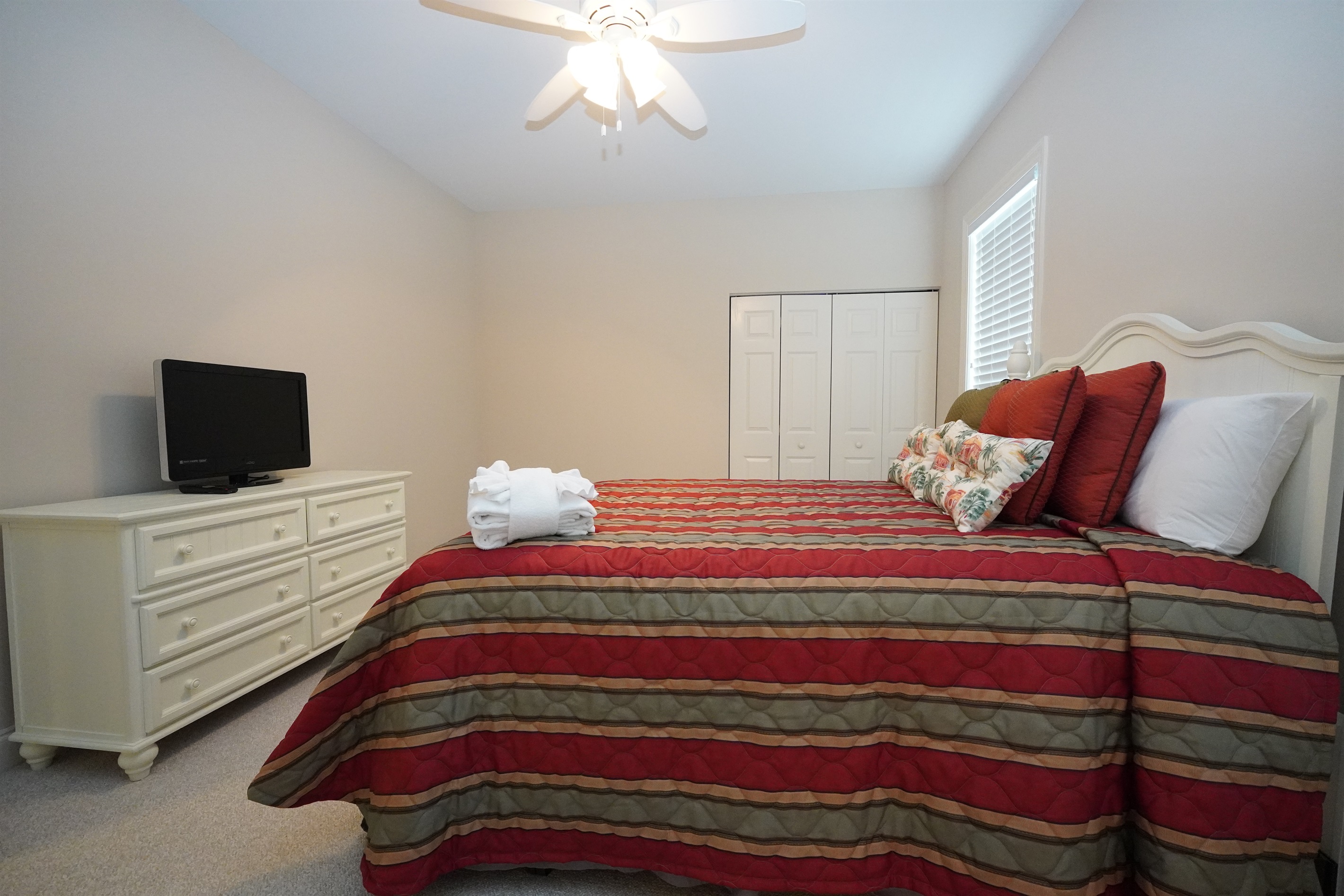 2nd Bedroom with Queen Bed