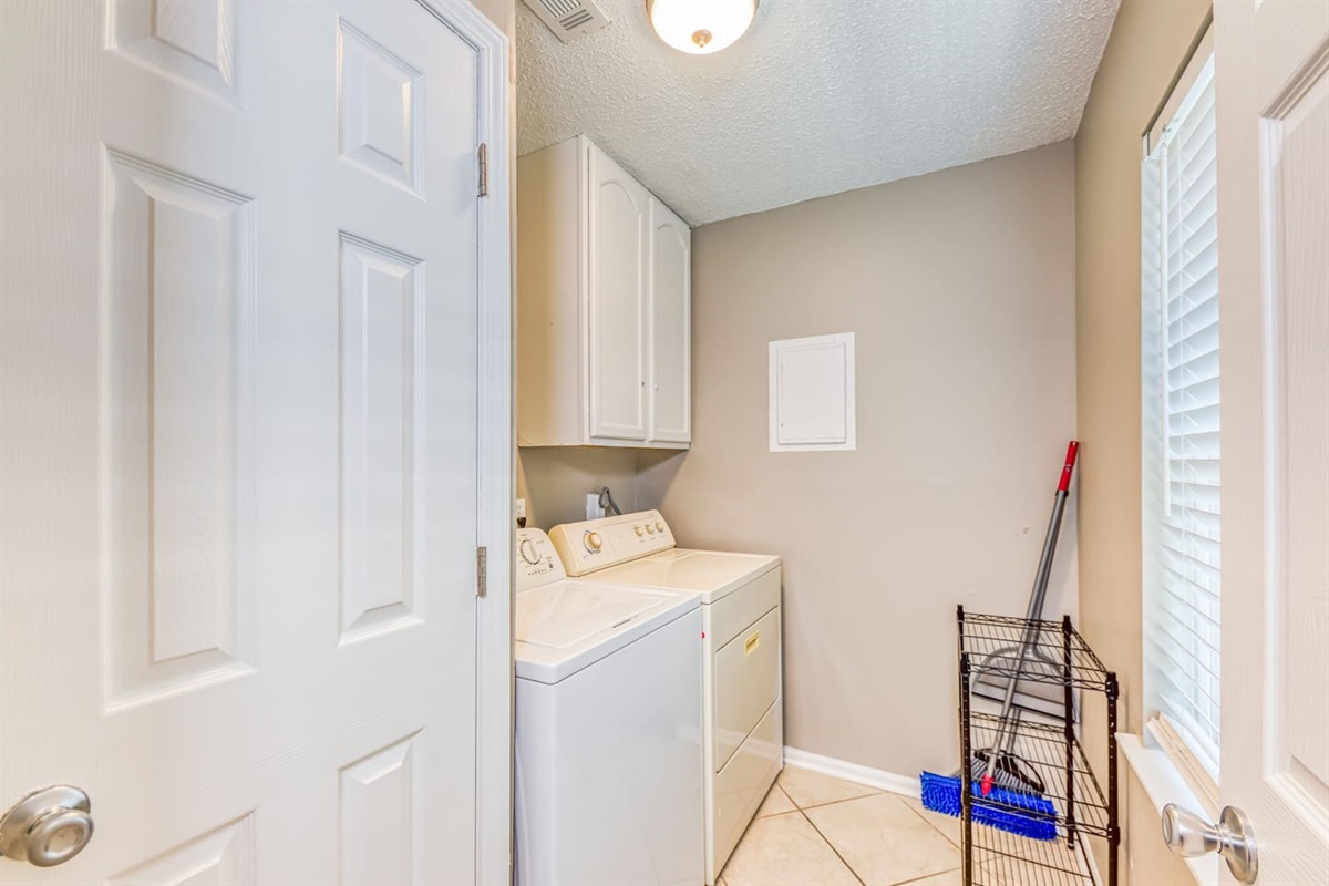 Laundry Room: Efficiently tackle beachwear with in-unit washer and dryer! Enjoy convenient cleanup!