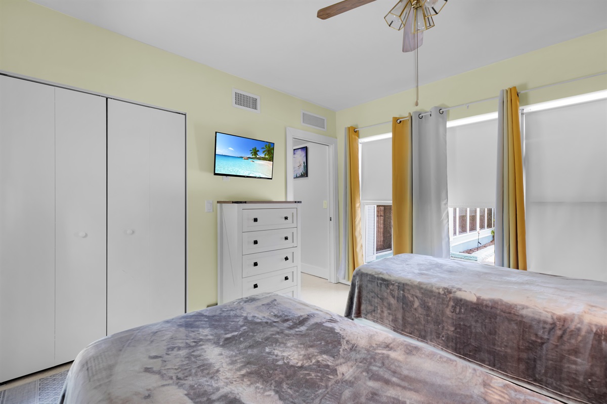 Guest bedroom with 2 full beds