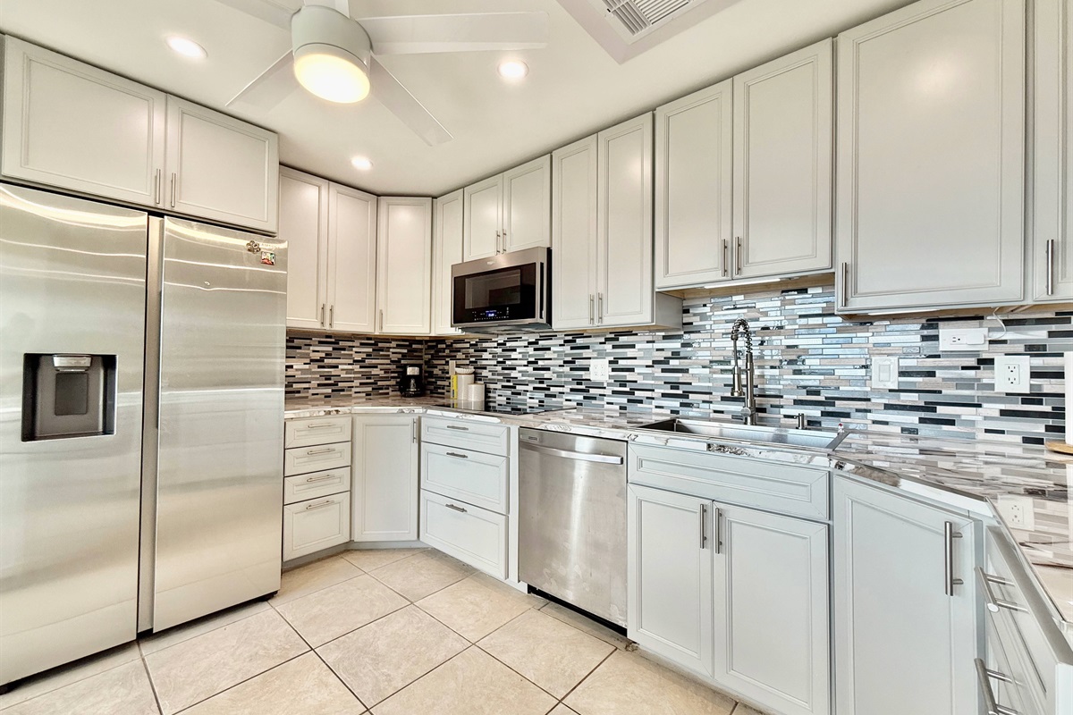 Large kitchen with refrigerator, stove top and microwave