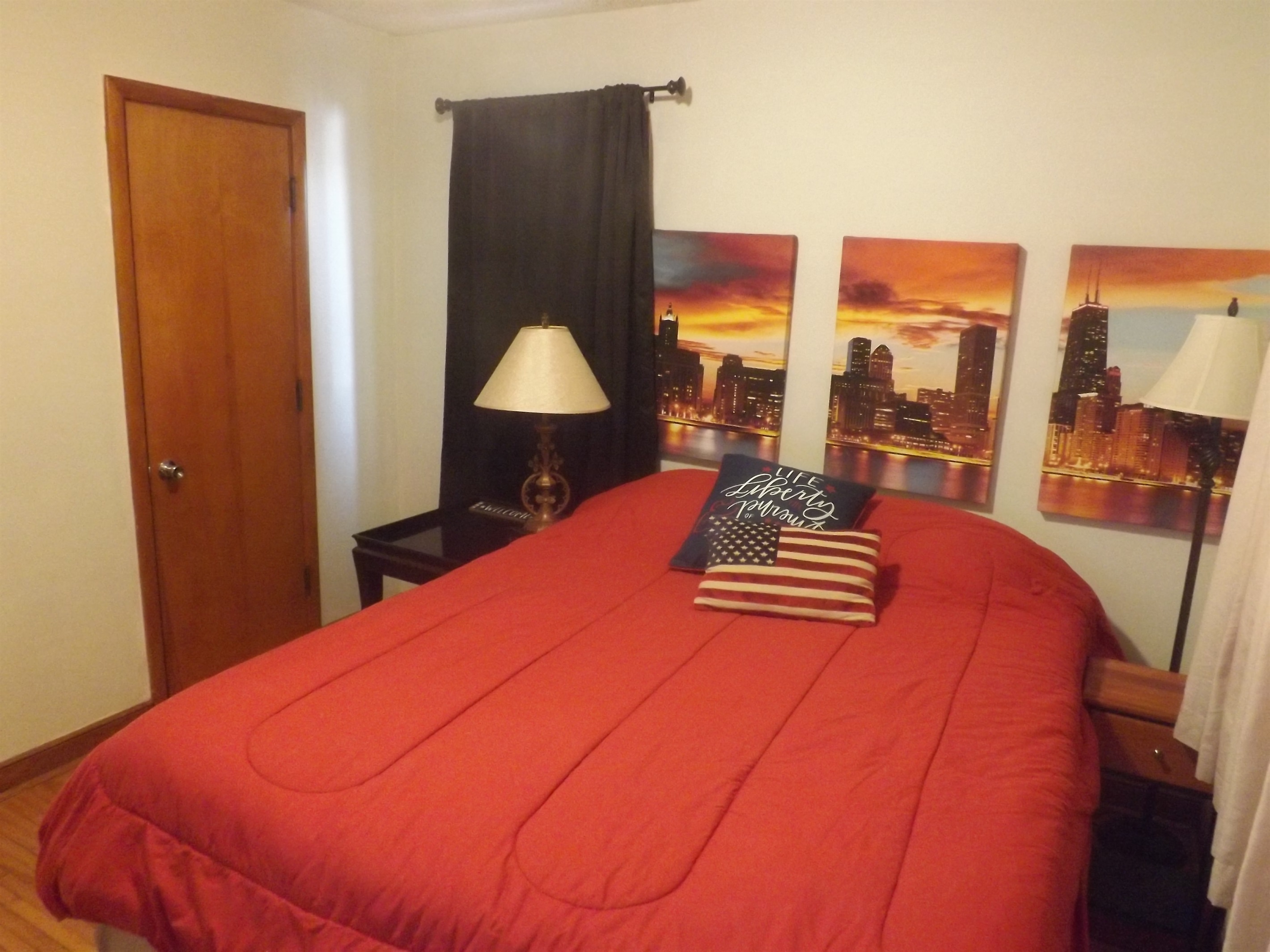 Queen bed with Roku Smart TV