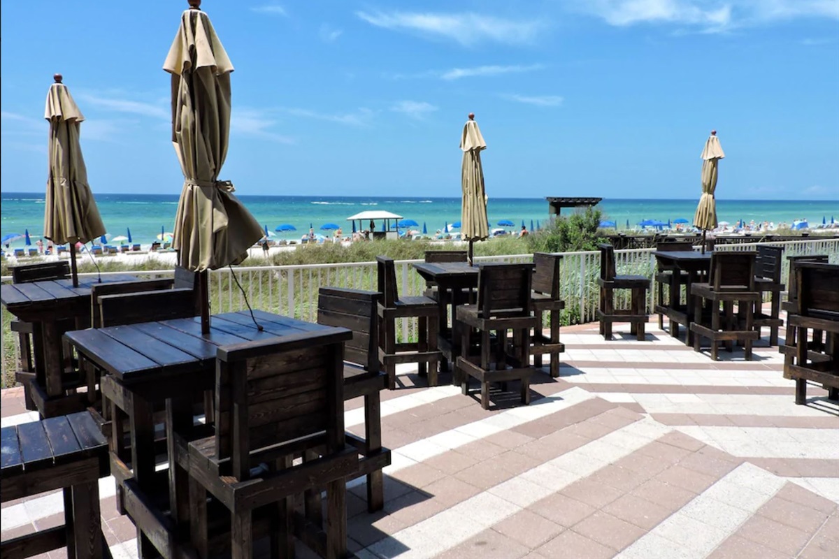 Poolside Tiki Bar Seating