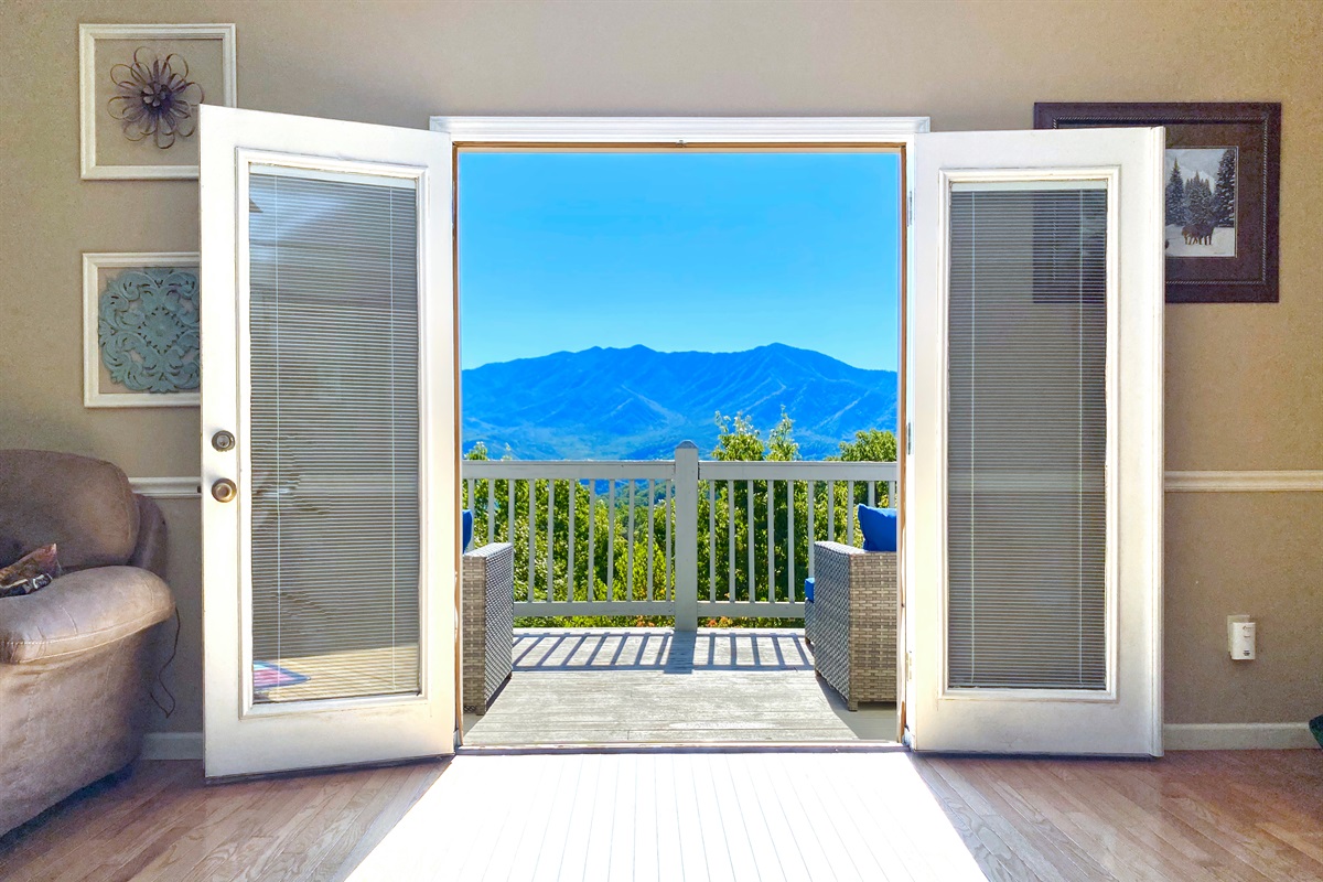 "We had plenty of space for everything and the views were absolutely breathtaking." - Jill   A truly gorgeous view of Great Smoky Mountains and Mt. LeConte right from the living room!