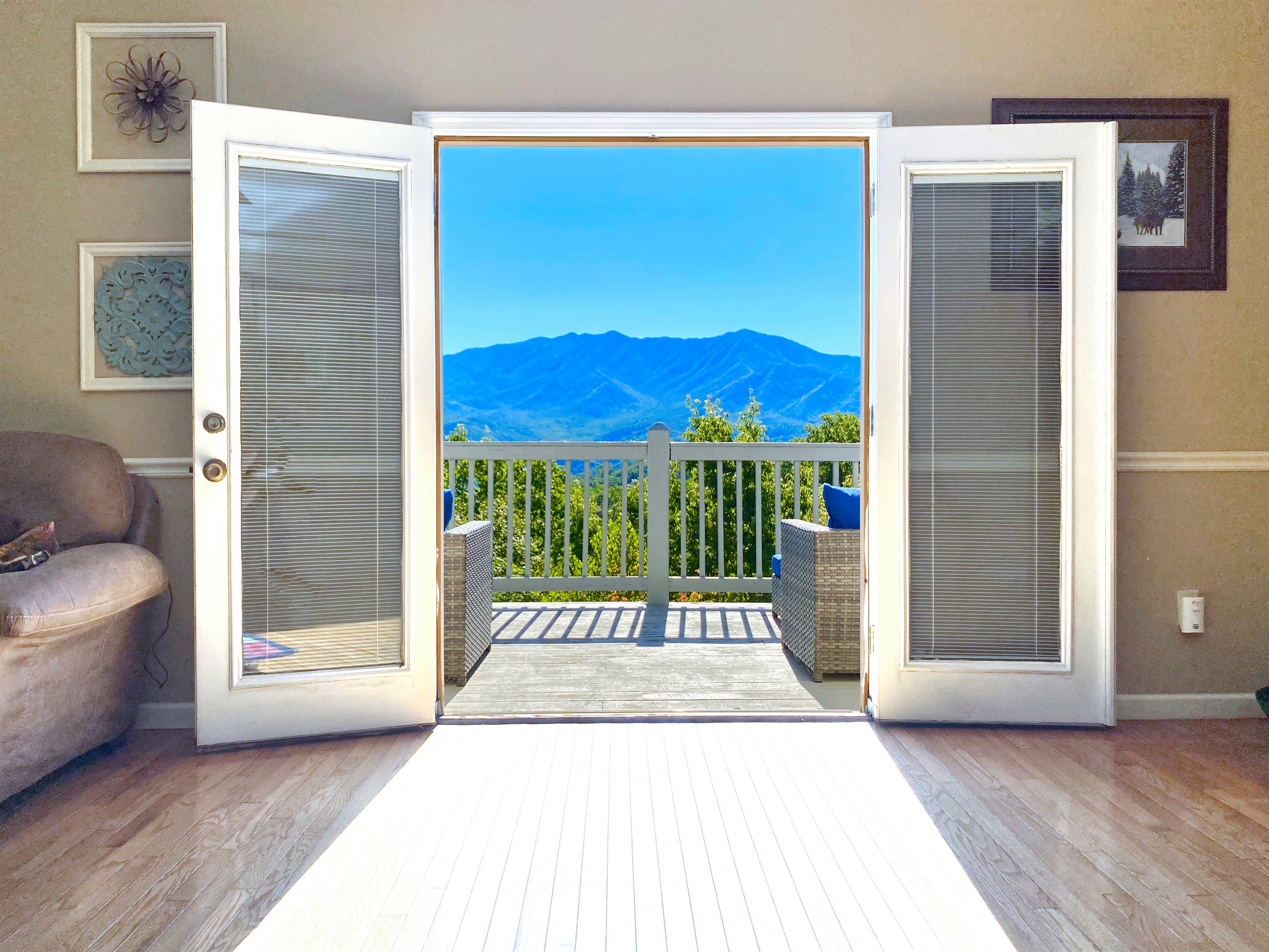 "We had plenty of space for everything and the views were absolutely breathtaking." - Jill   A truly gorgeous view of Great Smoky Mountains and Mt. LeConte right from the living room!