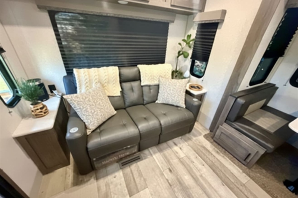 couch RV 1