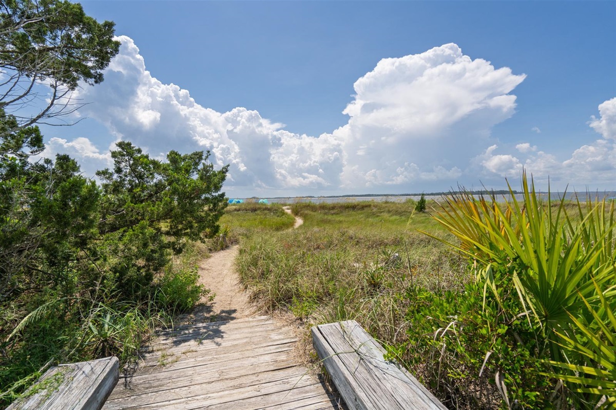 Path to relax on the beach!