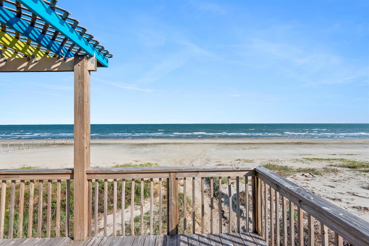eec3103dae9d46e3b58612fa0282e83f Large | Beachhouse | Texas | TX | Vacation Homes | Galveston | Crystal Beach | Kokomo | Breezy Days | Beachfront Elegance | Sunrise Serenity | Southern Sands Property Management, LLC