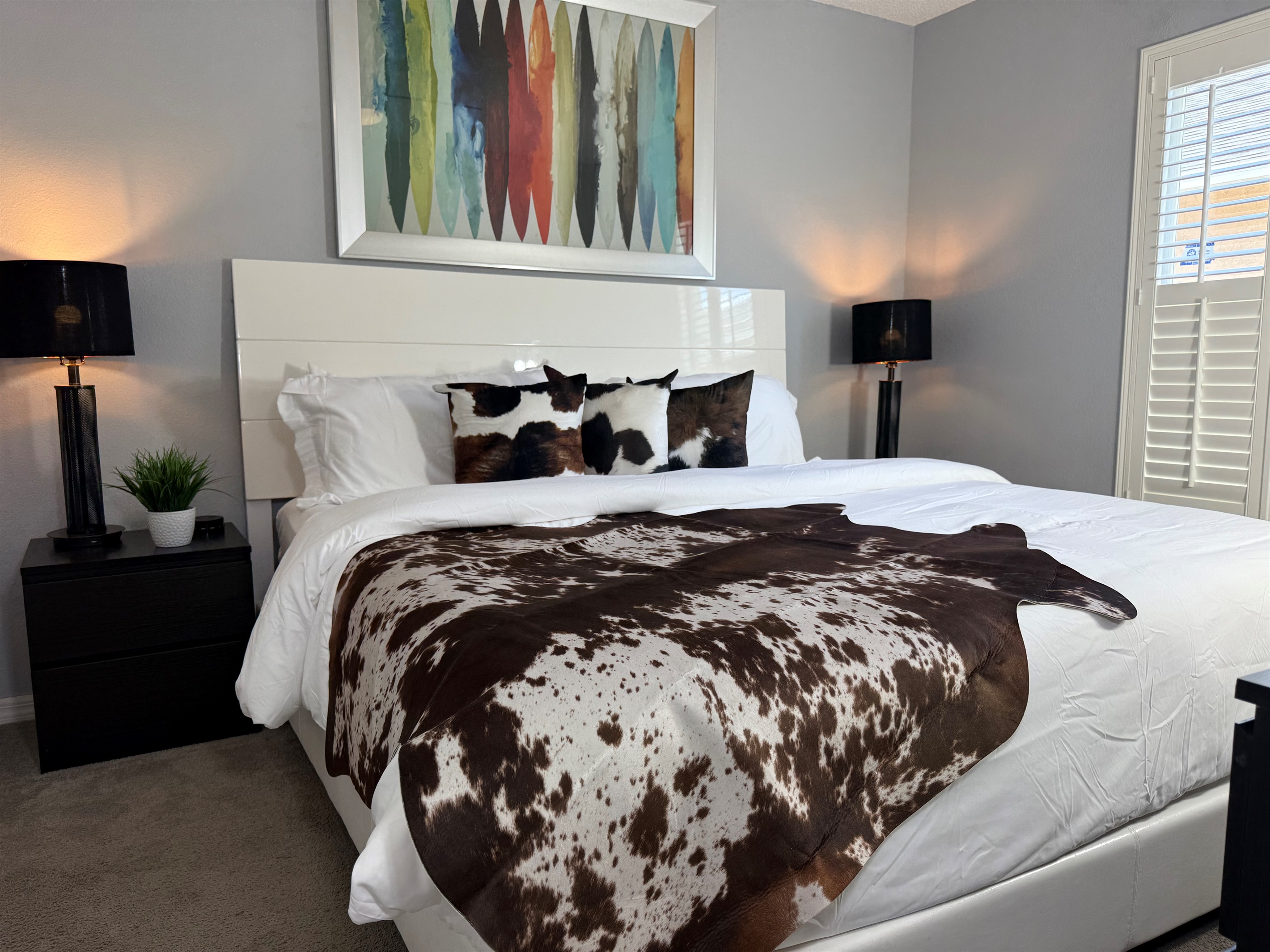 🛏️ Drift into comfort on a luxury king bed with premium pillows, crisp linens, and a relaxing ceiling fan