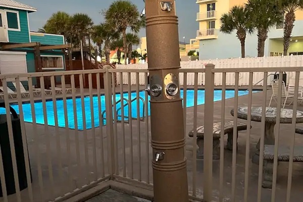 Sand shower @ beach walkout