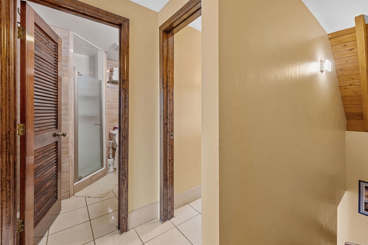 Guest bathroom located between the primary and guest bedroom