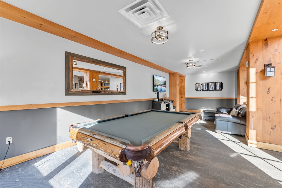 First floor lobby, pool table
