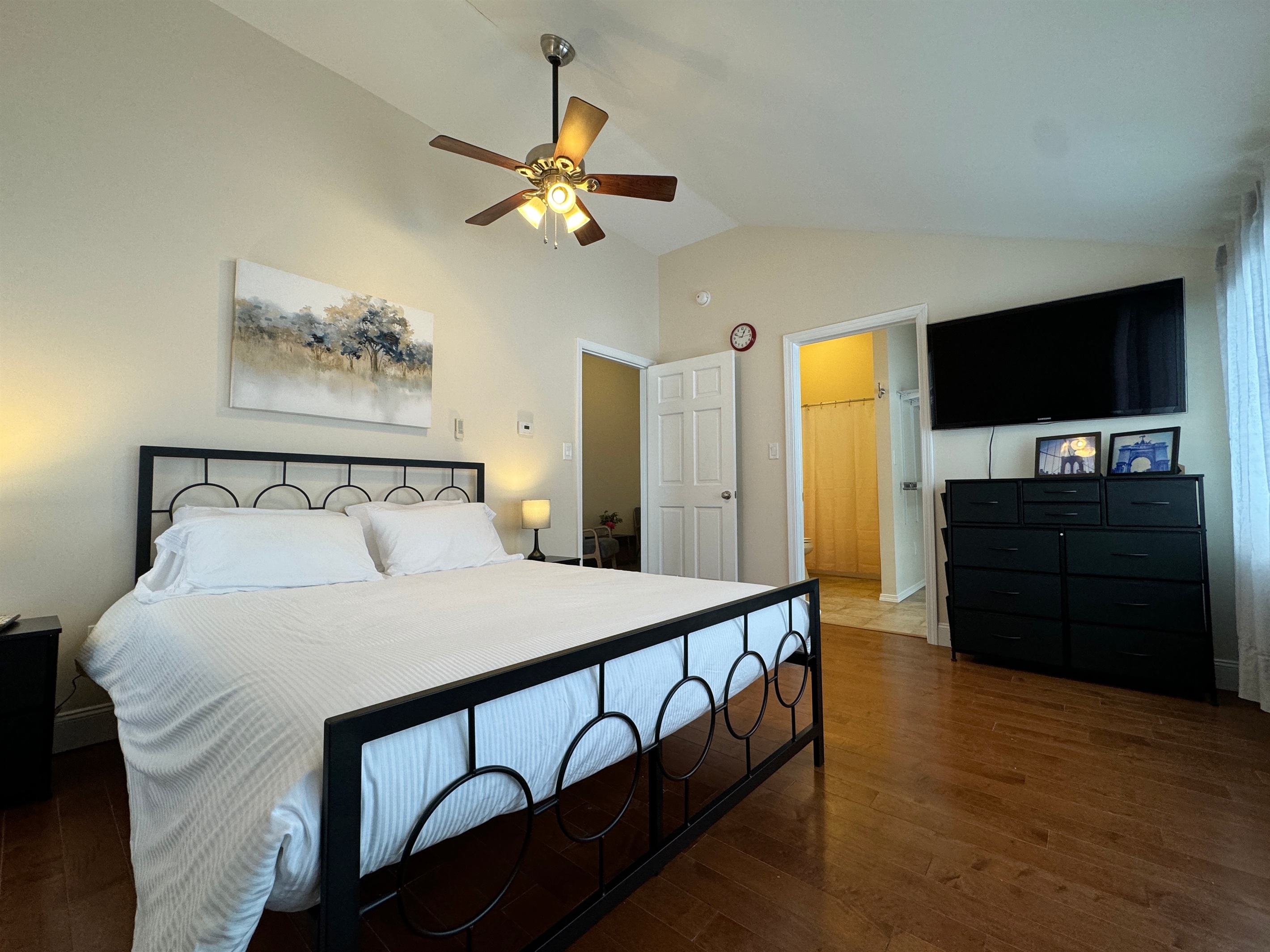 Queen bedroom #2 with ensuite bath