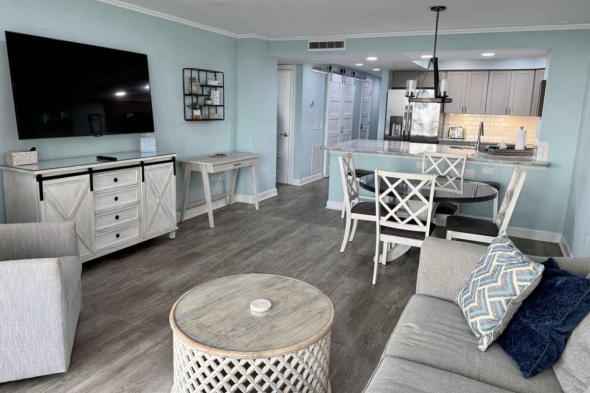 Oceanfront Living/Dining Area