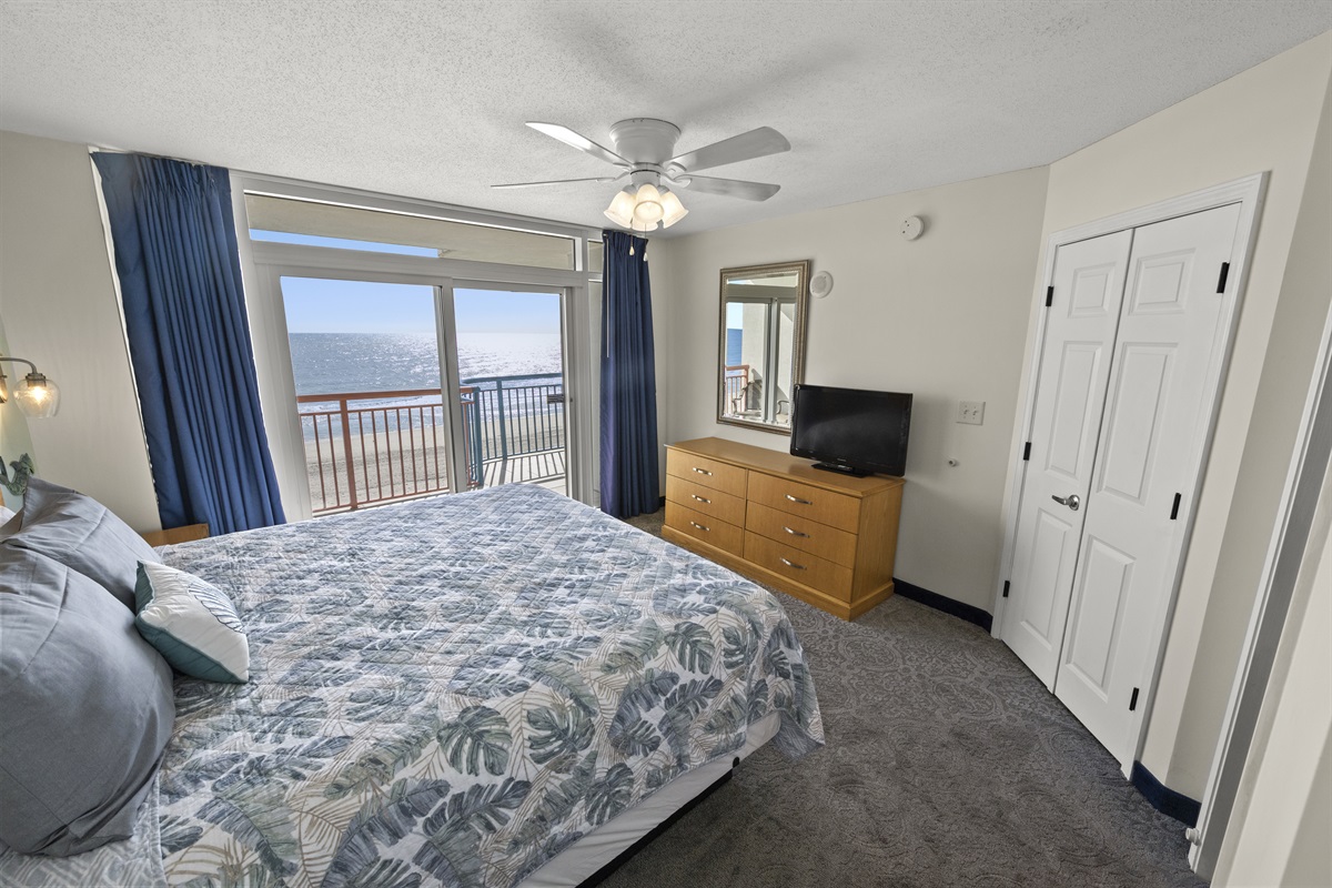 King Bed in Main Bedroom