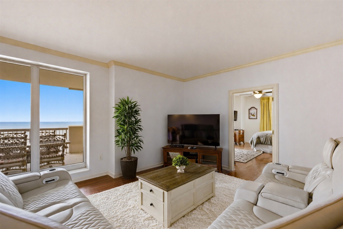 Super comfortable living space with incredible long range veiws of the beach and ocean.