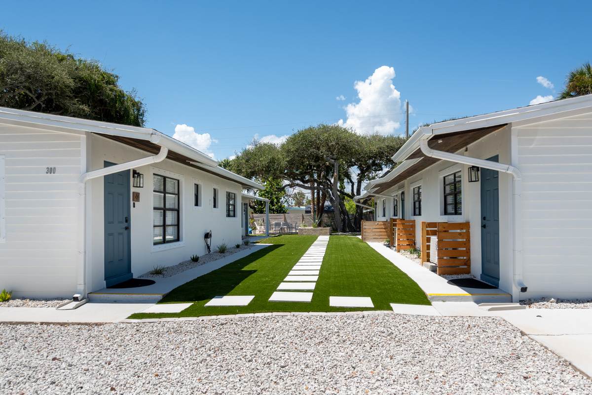 Courtyard between Coral House and Palm House - shared by all six suites