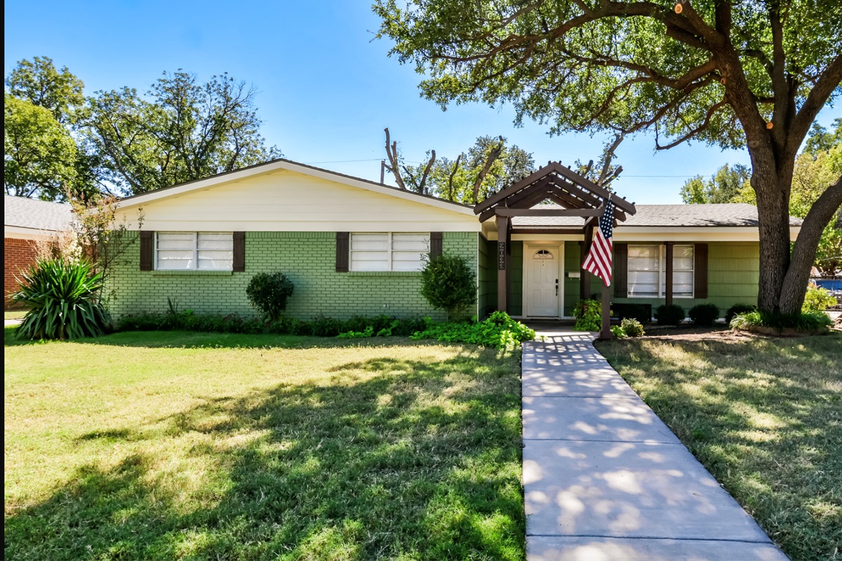 Welcome to Howdy Y’all Ranch → Modern Western Luxury in the Heart of Abilene