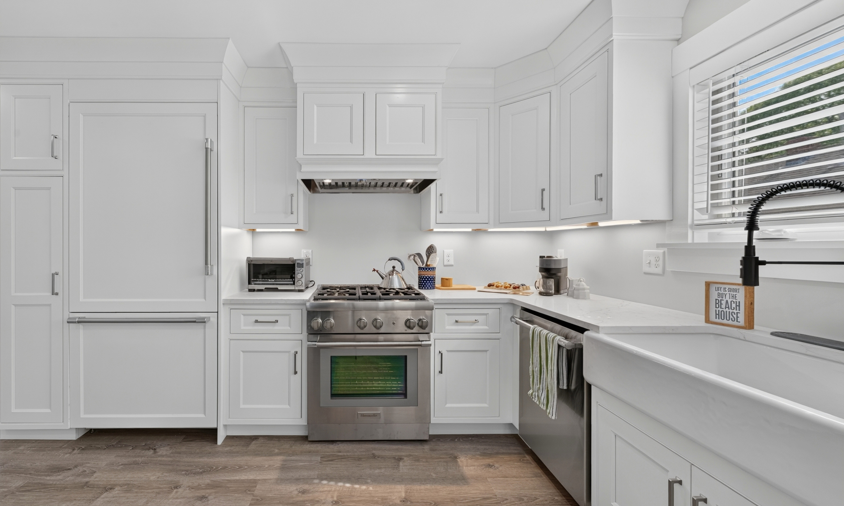 Bright and stylish kitchen designed to make cooking easy, whether preparing a quick breakfast or family dinner.