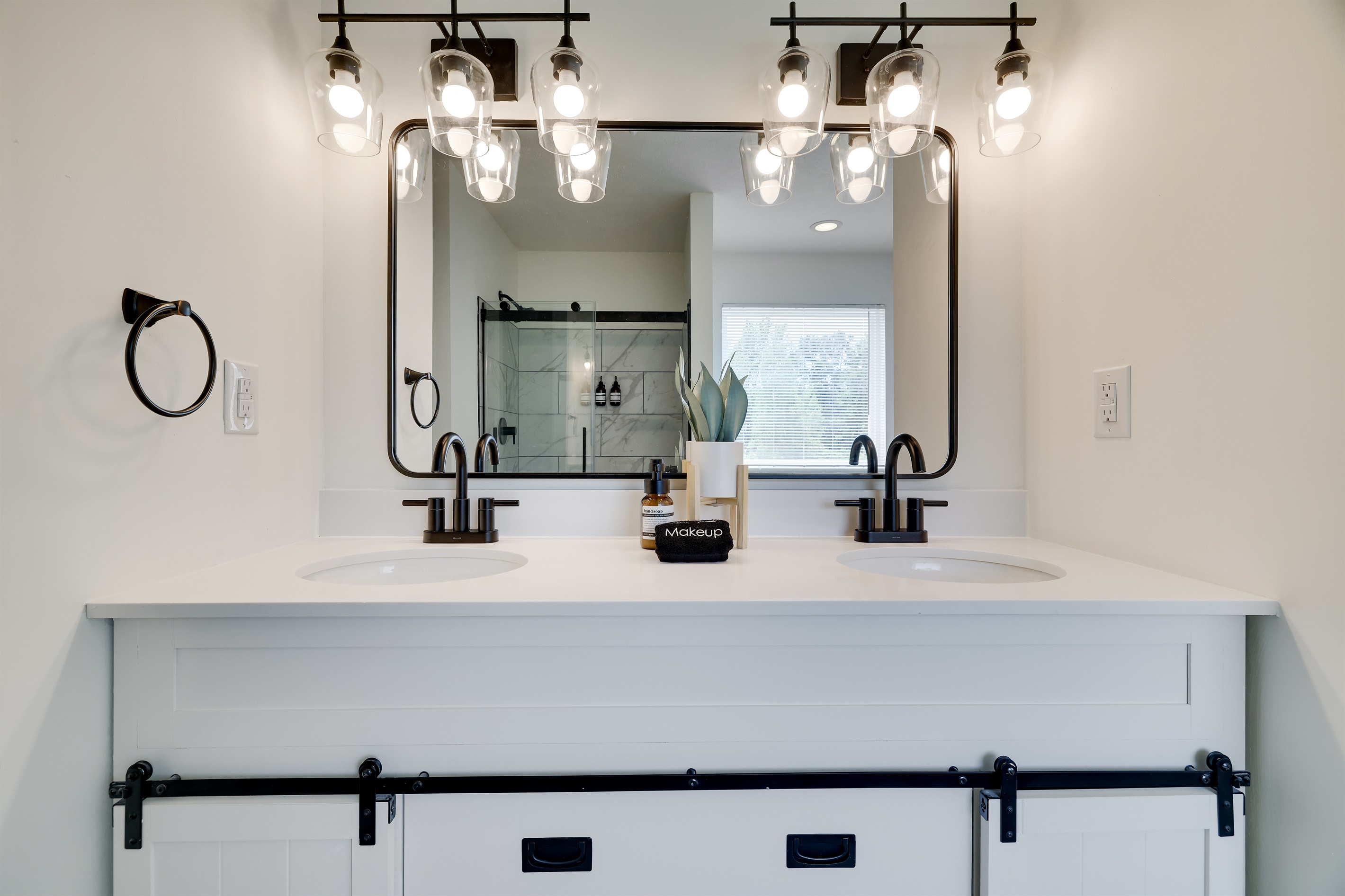 The double vanity will ensure there won't be any bathroom queues in the morning.