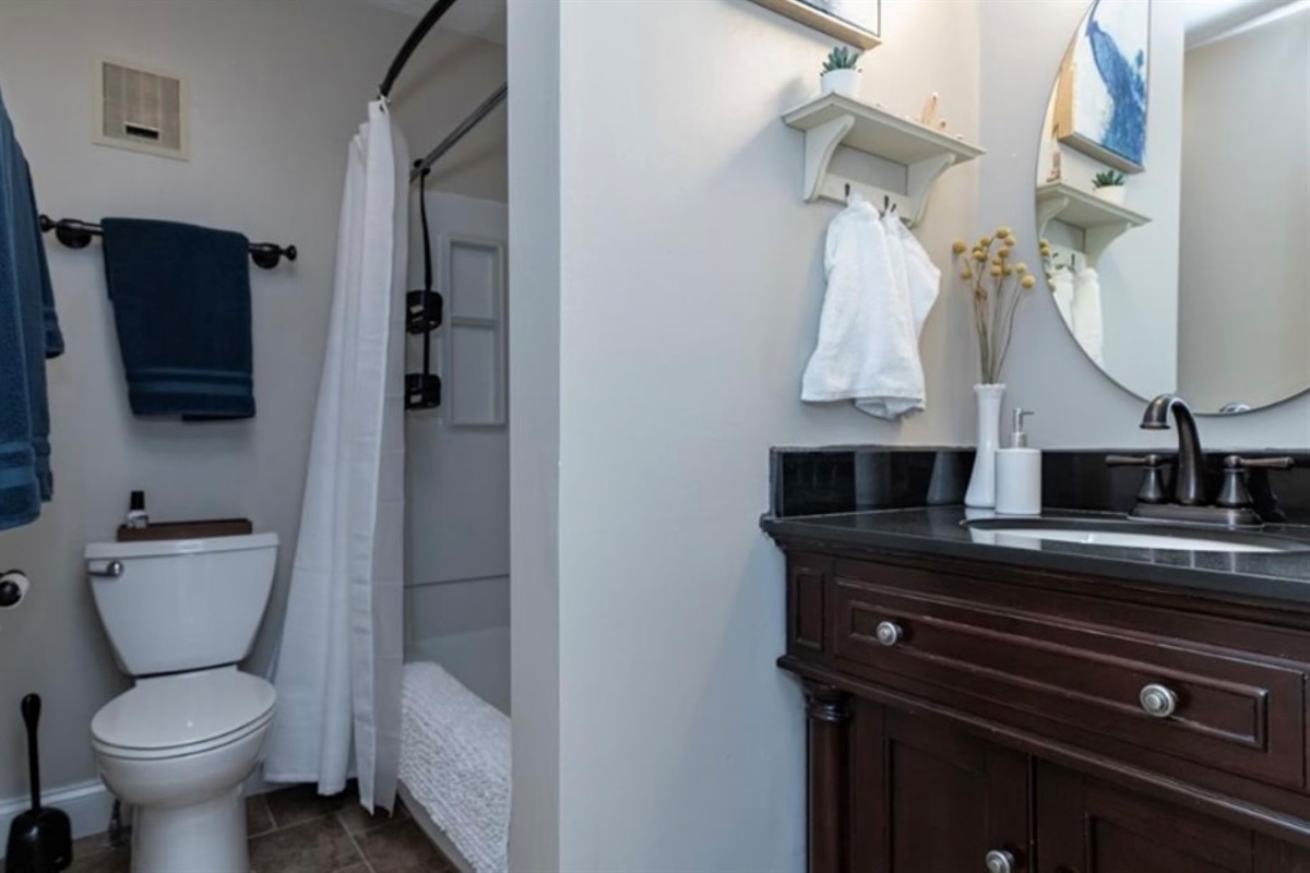 Full sized bathroom off the master bedroom