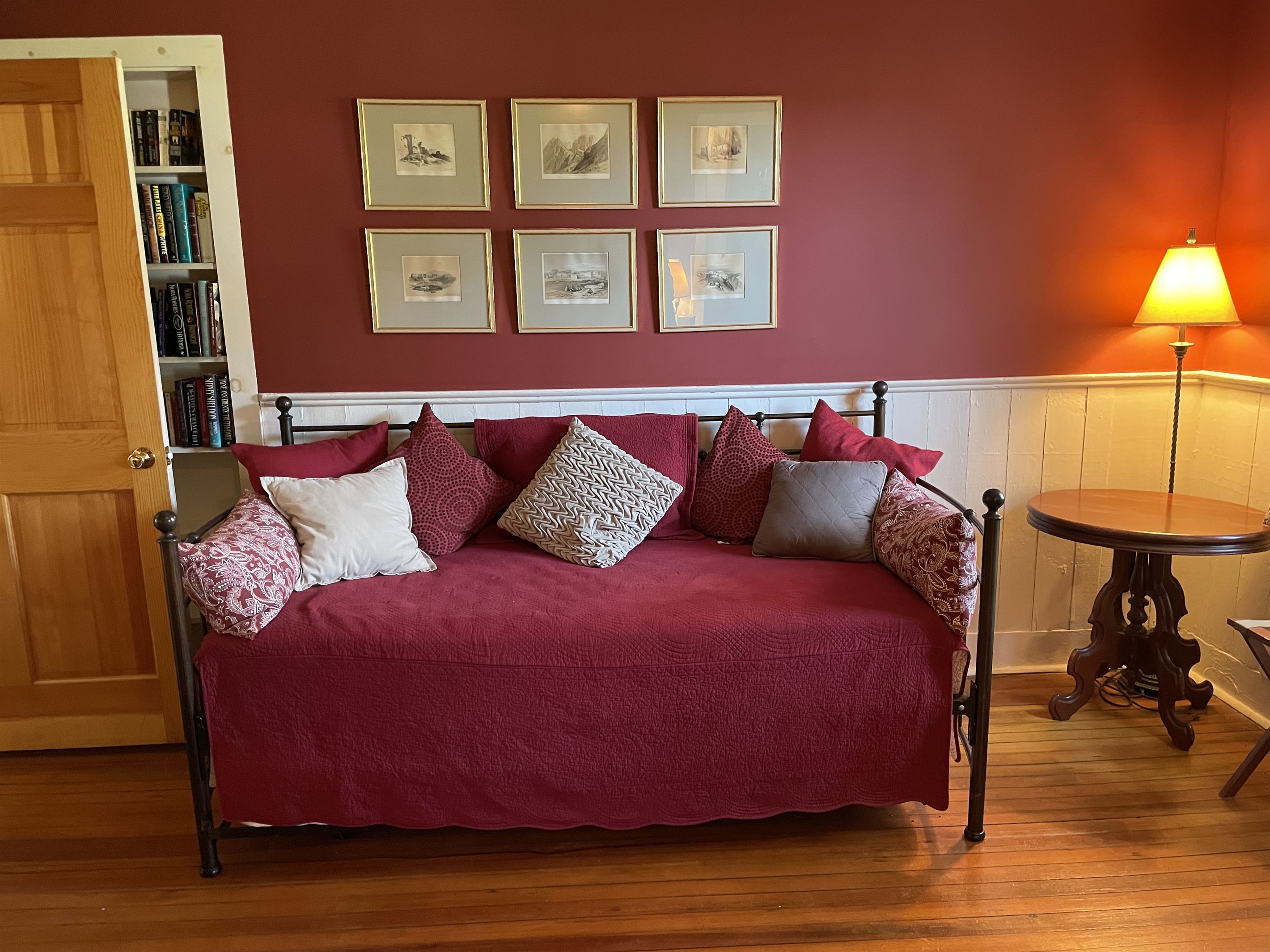 1st floor Queen #1 + Daybed with ensuite bath