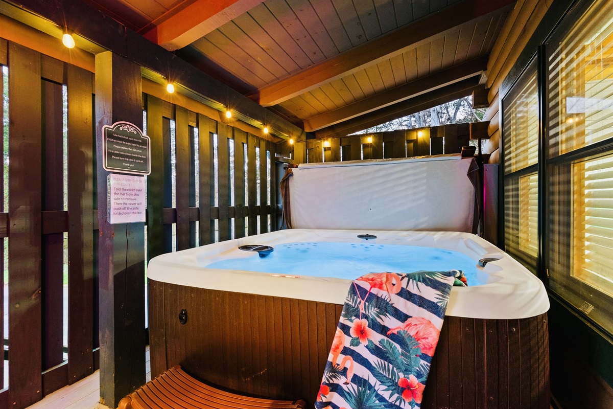 Dusk Cafe Lights Hot Tub for 8