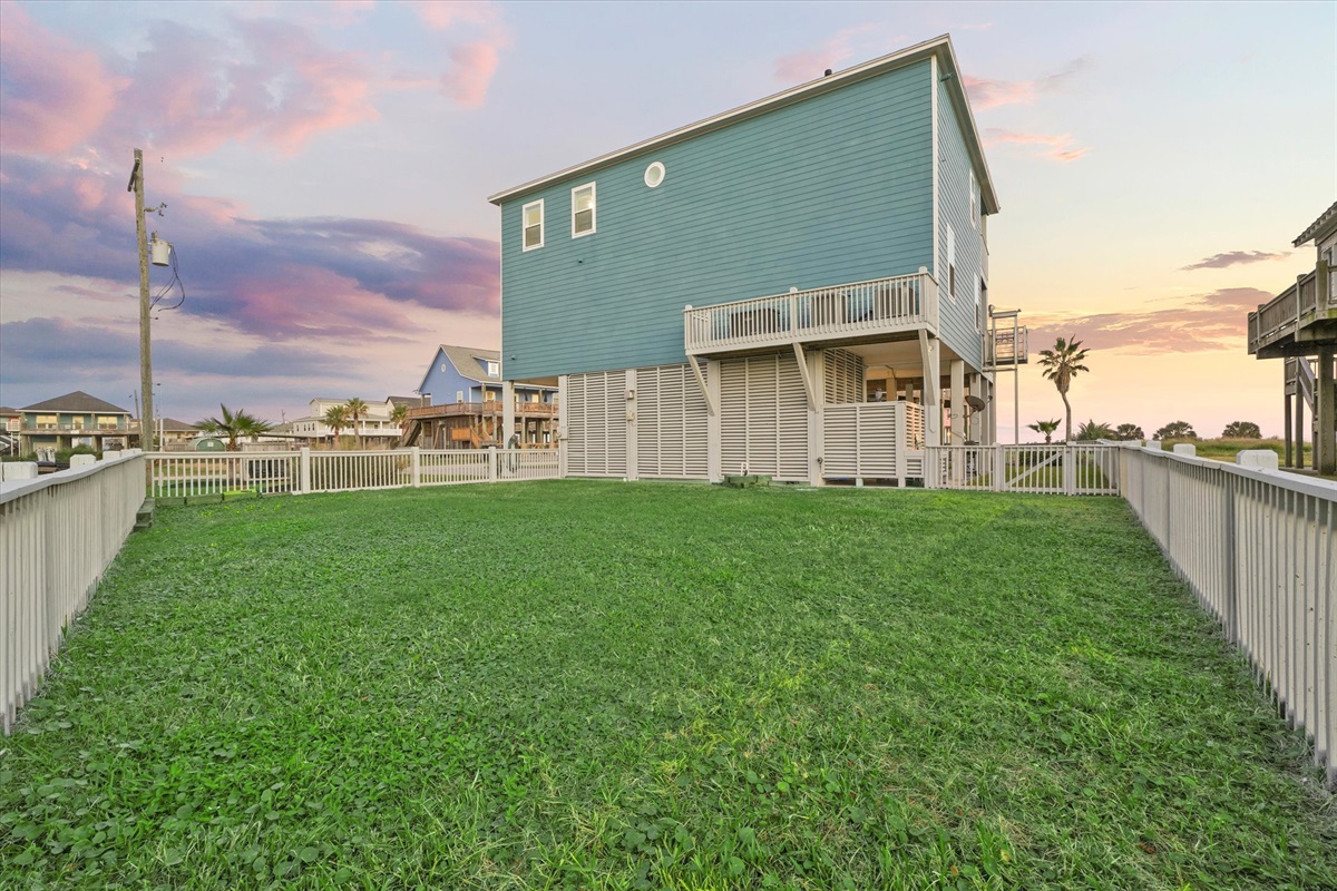 ef1e6a479d0343a699cef7ad0885dab5 Large | Beachhouse | Texas | TX | Vacation Homes | Galveston | Crystal Beach | Kokomo | Breezy Days | Beachfront Elegance | Sunrise Serenity | Southern Sands Property Management, LLC