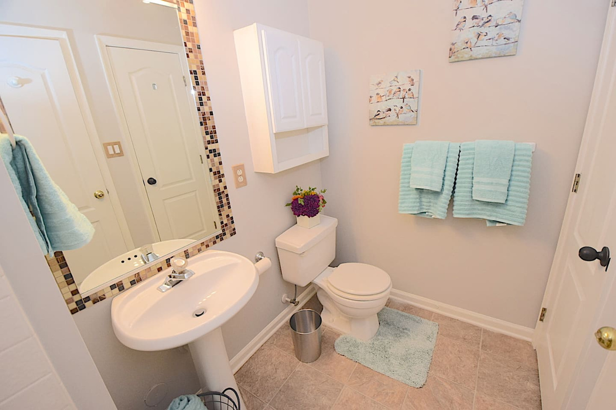 Downstairs full bathroom.