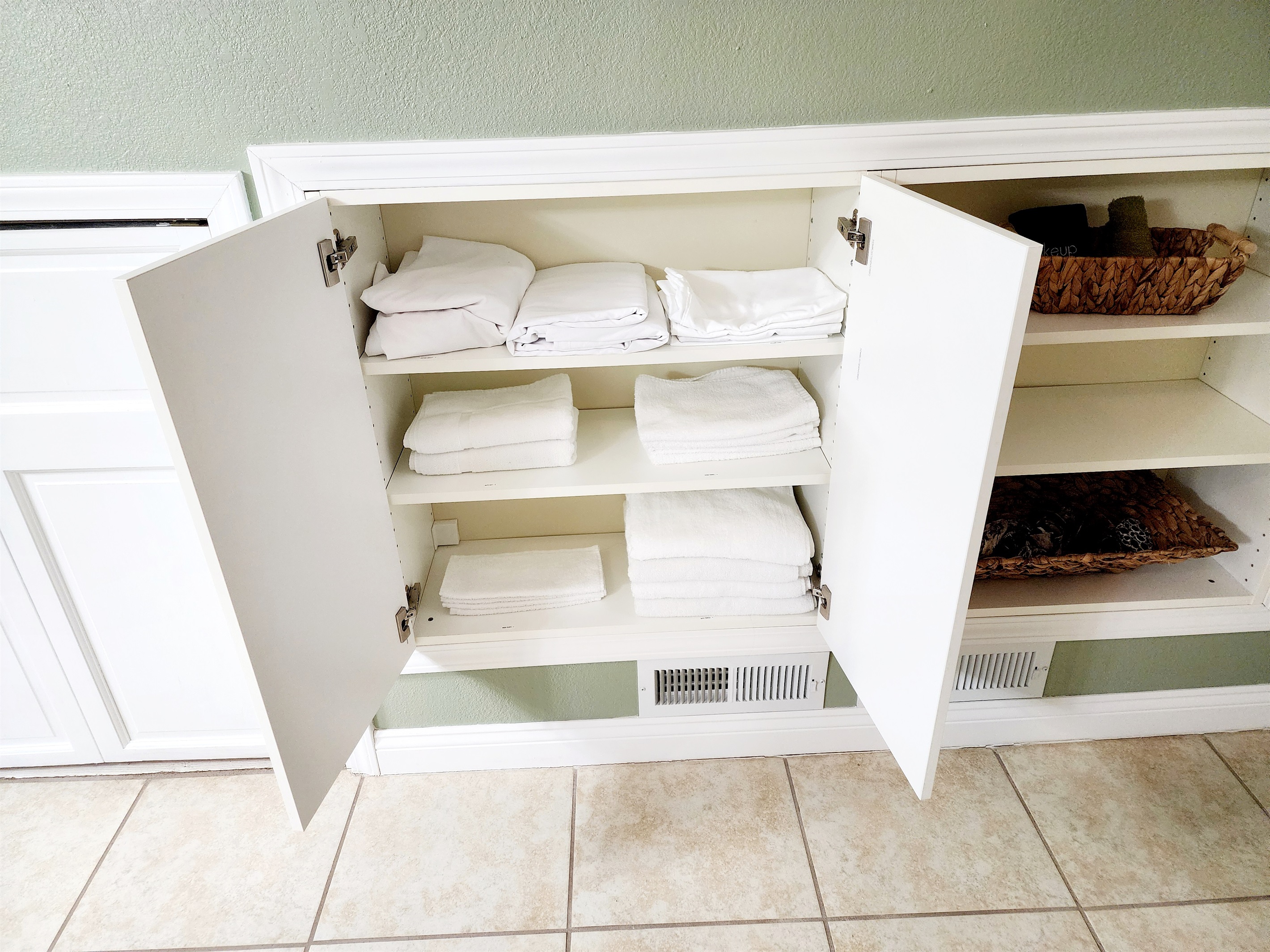 Extra linens are included