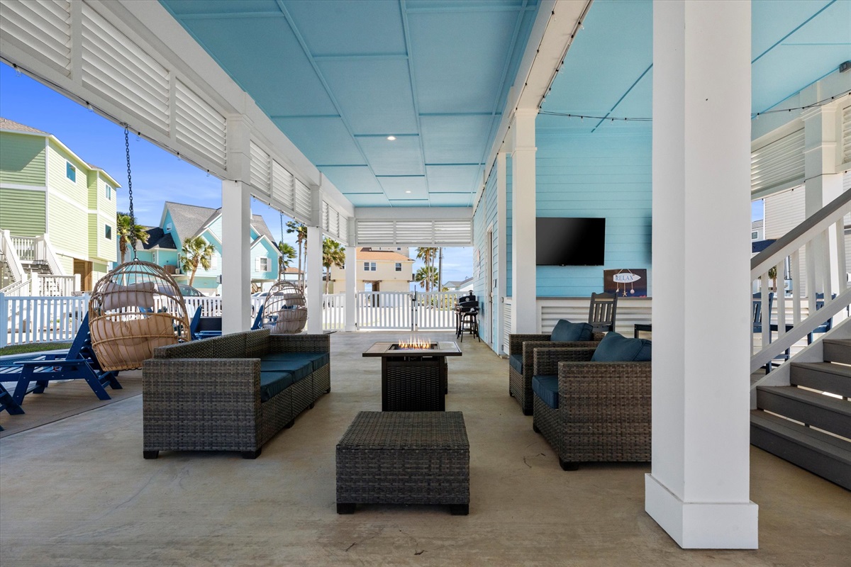 ef26910c1ecb4e588f91b1d029bc420e Large | Beachhouse | Texas | TX | Vacation Homes | Galveston | Crystal Beach | Kokomo | Breezy Days | Beachfront Elegance | Sunrise Serenity | Southern Sands Property Management, LLC