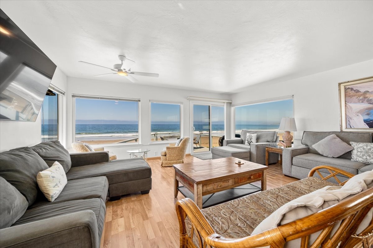 Living room ample seating for all