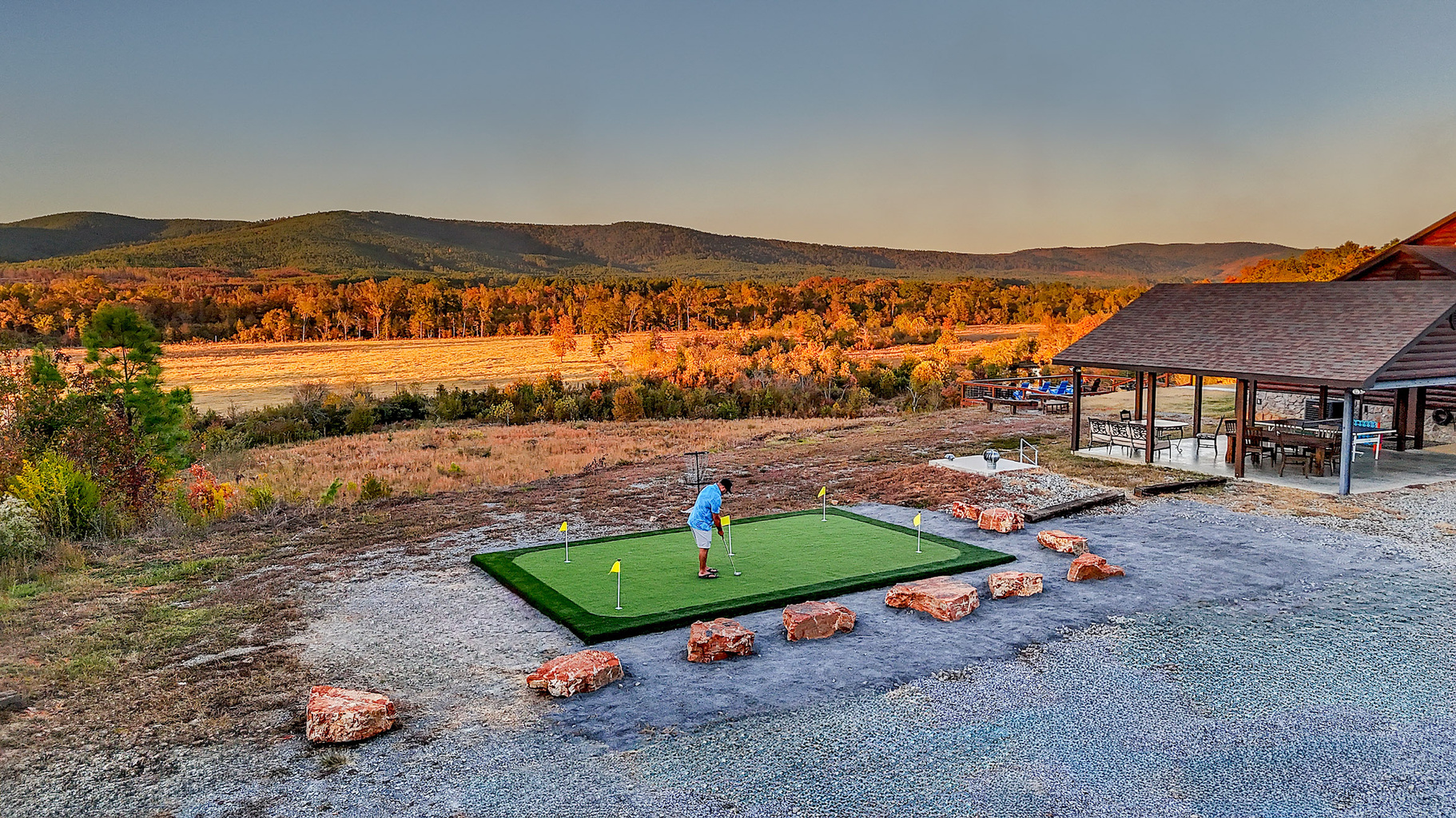 Outdoor putting green and mountain views at Sierra Sky.