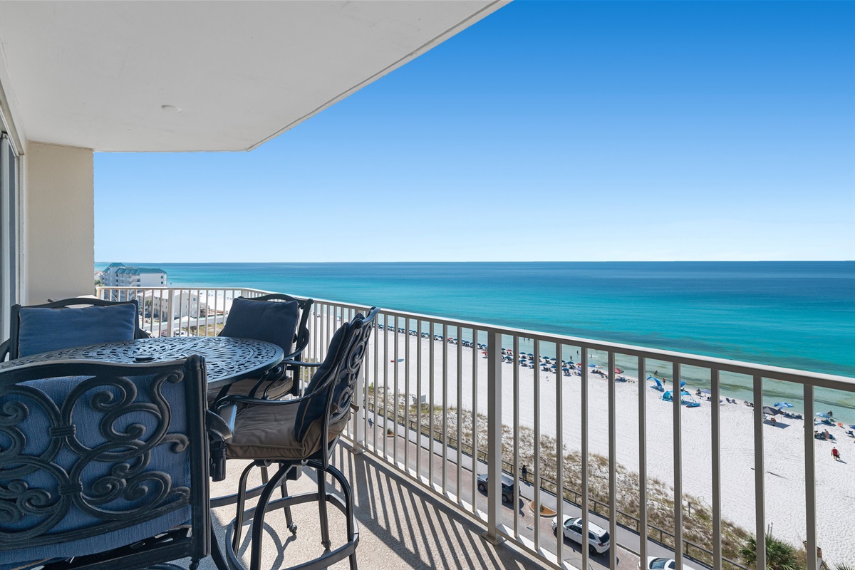 Stunning views from this 8th Floor, Corner-Unit Condo! The perfect place to enjoy your morning coffee or a cold afternoon beverage.