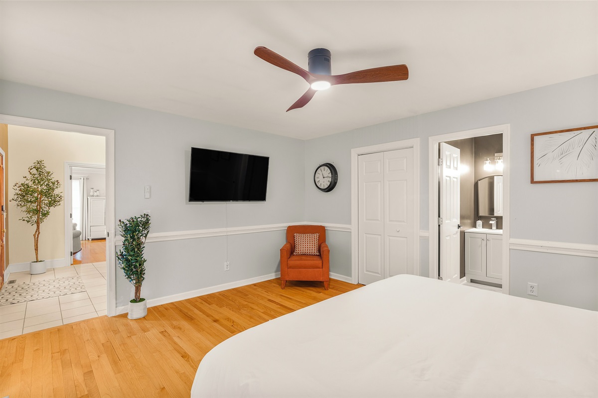 BR1: Main level king master with ensuite bathroom
