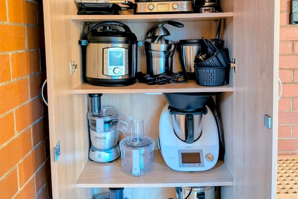 Instapot, Vitamix blender, Thermomix kitchen robot, Veggie Bullet, Juicer, Citrus Juicer, Awl Juicer, Waffle Iron, Panini Press & more available in the appliance cupboard. Culinary adventures to be had discovering new tools from the top brands.
